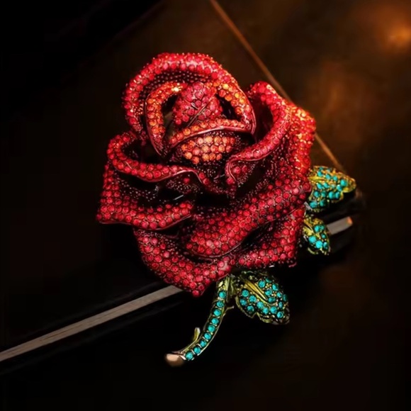 Red Rose Elegant Crystal Brooch - Picture 8 of 9